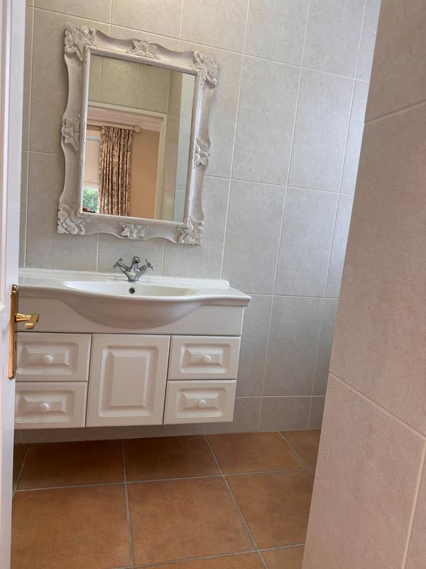 To Let 4 Bedroom Property for Rent in Fish Hoek Western Cape